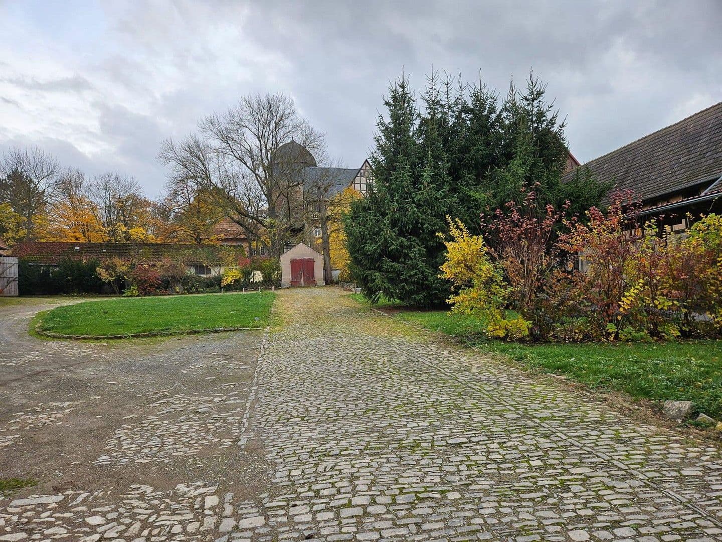 Predaj domu 350 m², pozemek 10.300 m², Lindenplatz 5, Sondershausen, Durínsko Predaj domu 350 m², pozemek 10.300 m², Lindenplatz 5, Sondershausen, Durínsko