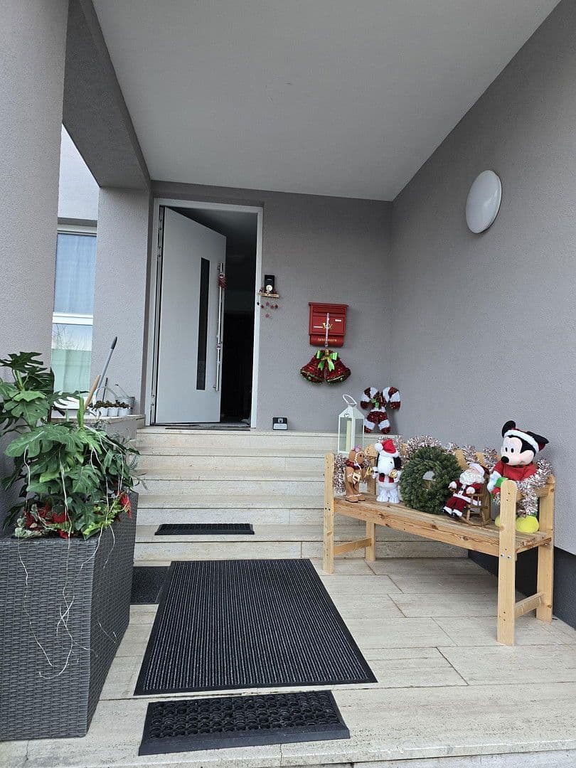 Predaj domu 300 m², pozemek 1.770 m², Pirmasens, Porýnie-Falcko Predaj domu 300 m², pozemek 1.770 m², Pirmasens, Porýnie-Falcko