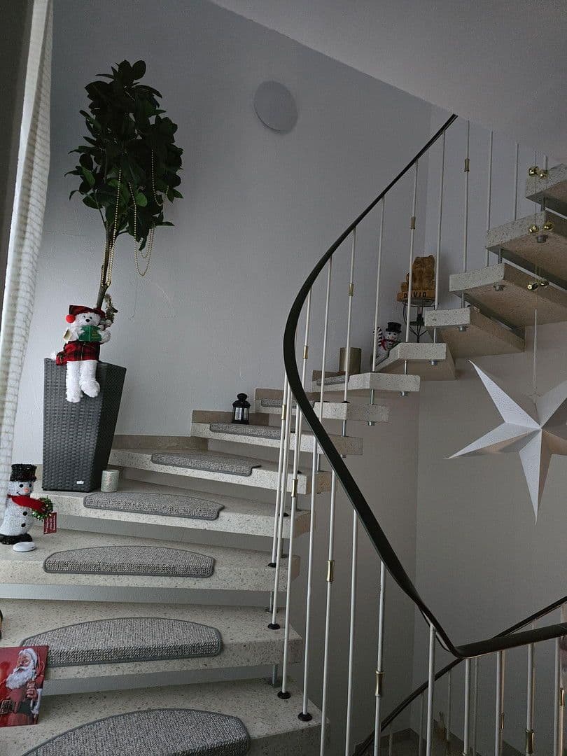 Predaj domu 300 m², pozemek 1.770 m², Pirmasens, Porýnie-Falcko Predaj domu 300 m², pozemek 1.770 m², Pirmasens, Porýnie-Falcko