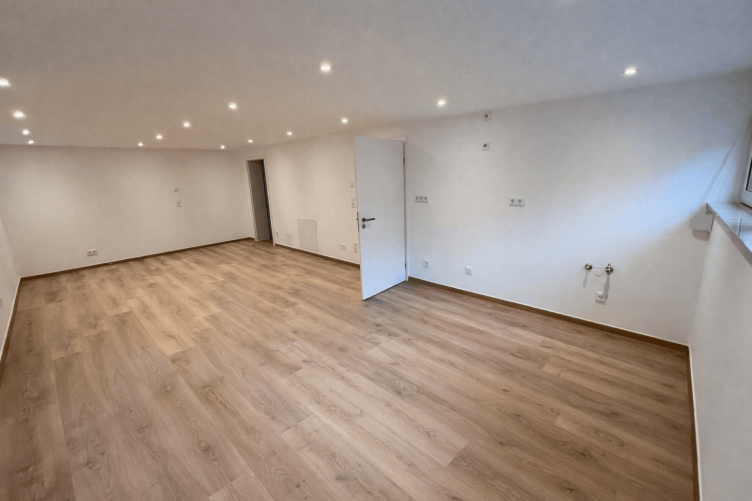 Prenájom domu 132 m², pozemek 219 m², Neu-Ulm, Bavorsko Prenájom domu 132 m², pozemek 219 m², Neu-Ulm, Bavorsko