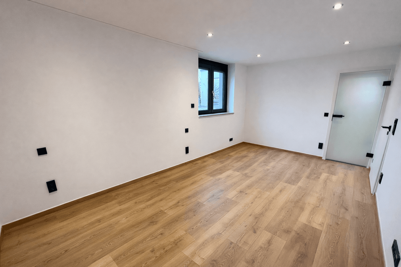 Prenájom domu 132 m², pozemek 219 m², Neu-Ulm, Bavorsko Prenájom domu 132 m², pozemek 219 m², Neu-Ulm, Bavorsko