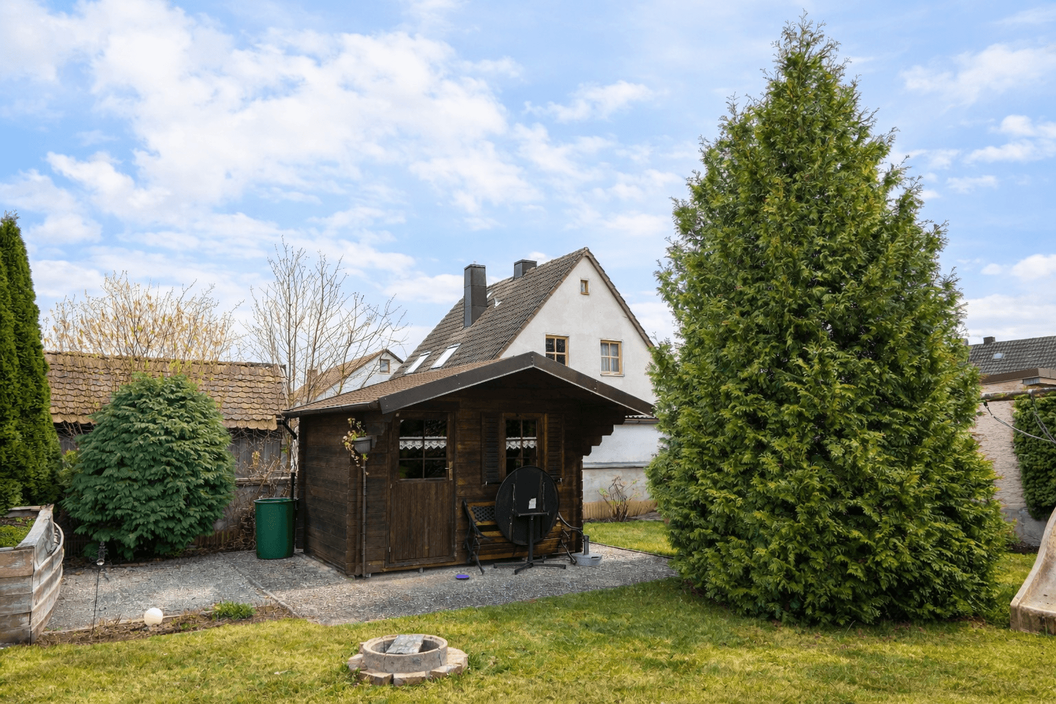 Predaj domu 170 m², pozemek 1.050 m², Mantel, Bavorsko Predaj domu 170 m², pozemek 1.050 m², Mantel, Bavorsko