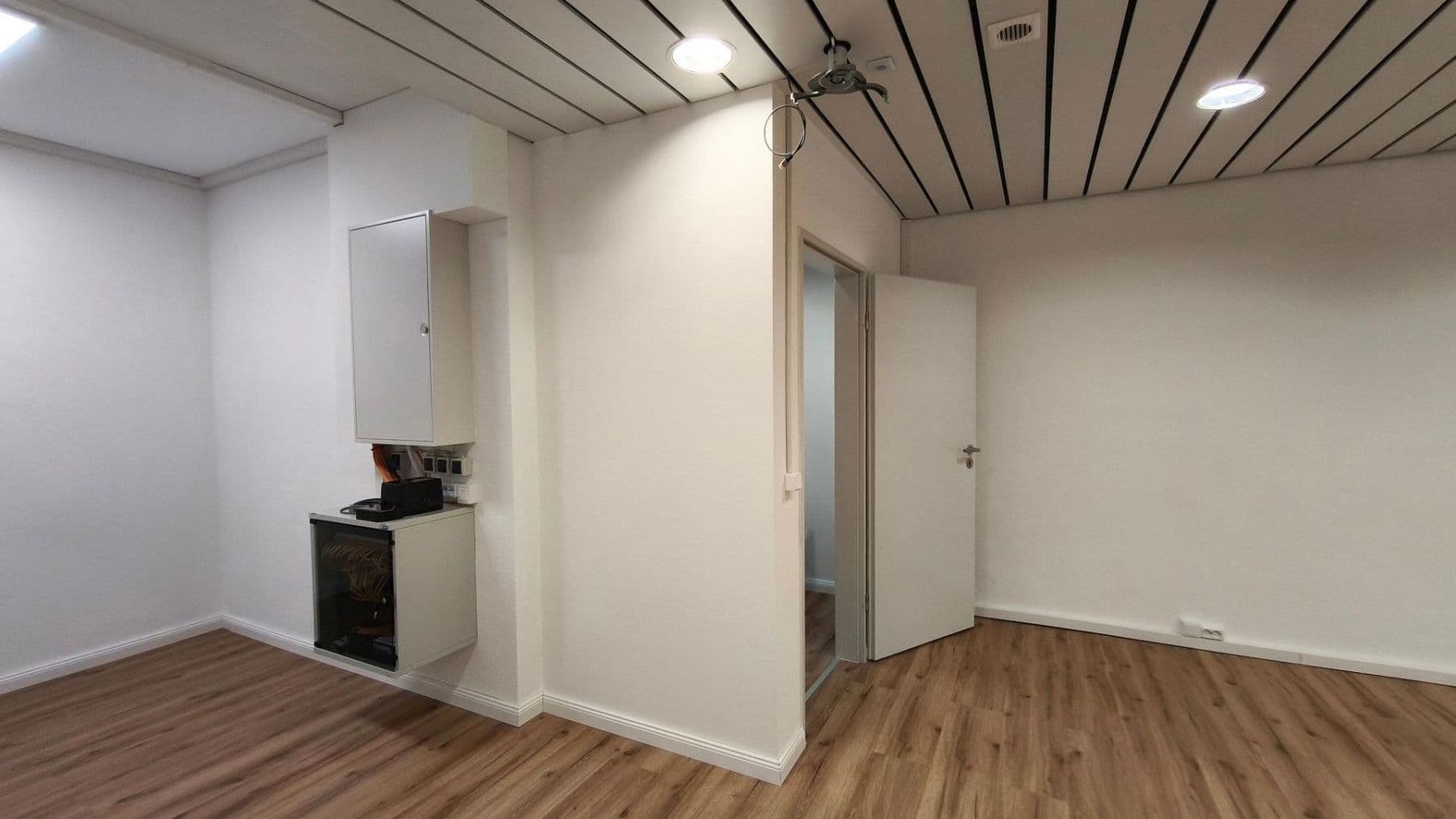 Prenájom kancelárie 130 m², Pfingstbrunnenstraße 1b, Schwalbach am Taunus, Hesensko Prenájom kancelárie 130 m², Pfingstbrunnenstraße 1b, Schwalbach am Taunus, Hesensko