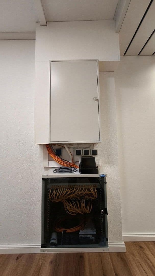 Prenájom kancelárie 130 m², Pfingstbrunnenstraße 1b, Schwalbach am Taunus, Hesensko Prenájom kancelárie 130 m², Pfingstbrunnenstraße 1b, Schwalbach am Taunus, Hesensko