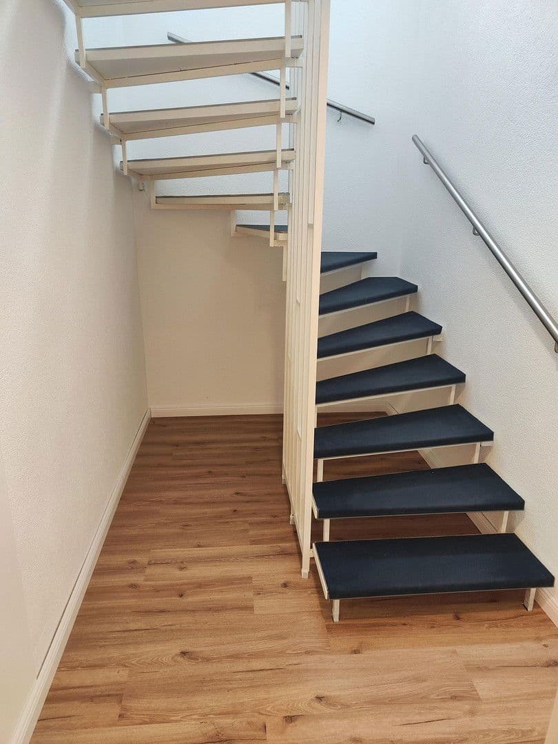 Prenájom kancelárie 130 m², Pfingstbrunnenstraße 1b, Schwalbach am Taunus, Hesensko Prenájom kancelárie 130 m², Pfingstbrunnenstraße 1b, Schwalbach am Taunus, Hesensko