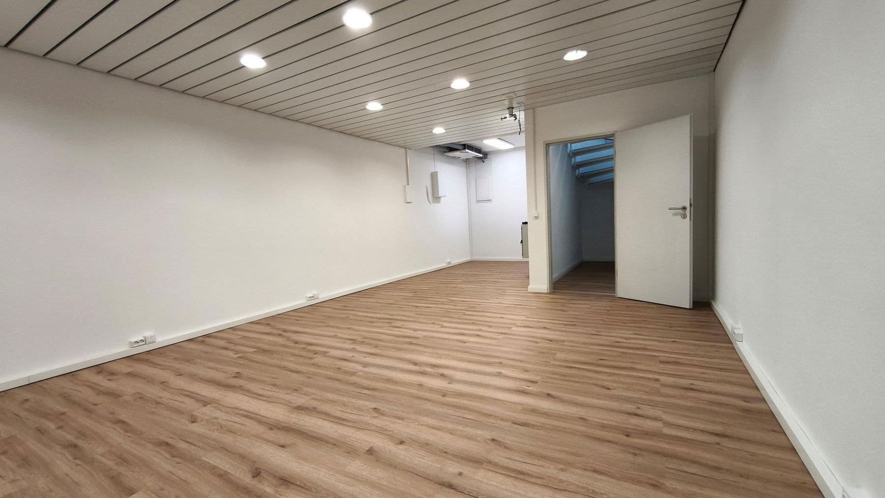 Prenájom kancelárie 130 m², Pfingstbrunnenstraße 1b, Schwalbach am Taunus, Hesensko Prenájom kancelárie 130 m², Pfingstbrunnenstraße 1b, Schwalbach am Taunus, Hesensko