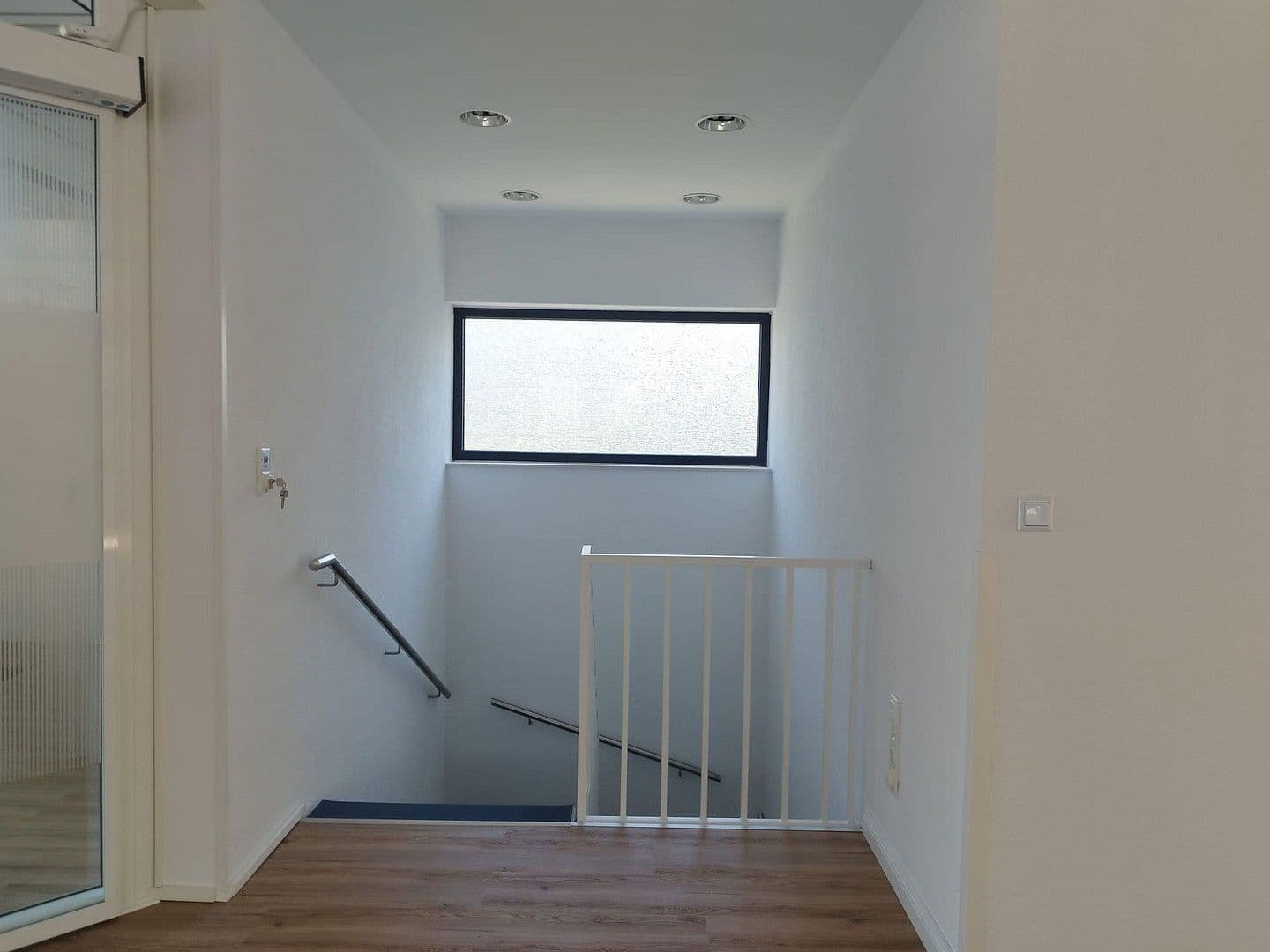 Prenájom kancelárie 130 m², Pfingstbrunnenstraße 1b, Schwalbach am Taunus, Hesensko Prenájom kancelárie 130 m², Pfingstbrunnenstraße 1b, Schwalbach am Taunus, Hesensko