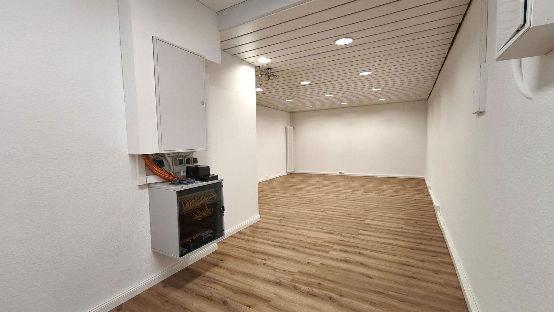 Prenájom kancelárie 130 m², Pfingstbrunnenstraße 1b, Schwalbach am Taunus, Hesensko Prenájom kancelárie 130 m², Pfingstbrunnenstraße 1b, Schwalbach am Taunus, Hesensko