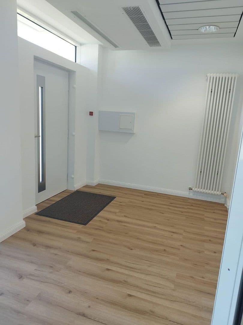 Prenájom kancelárie 130 m², Pfingstbrunnenstraße 1b, Schwalbach am Taunus, Hesensko Prenájom kancelárie 130 m², Pfingstbrunnenstraße 1b, Schwalbach am Taunus, Hesensko