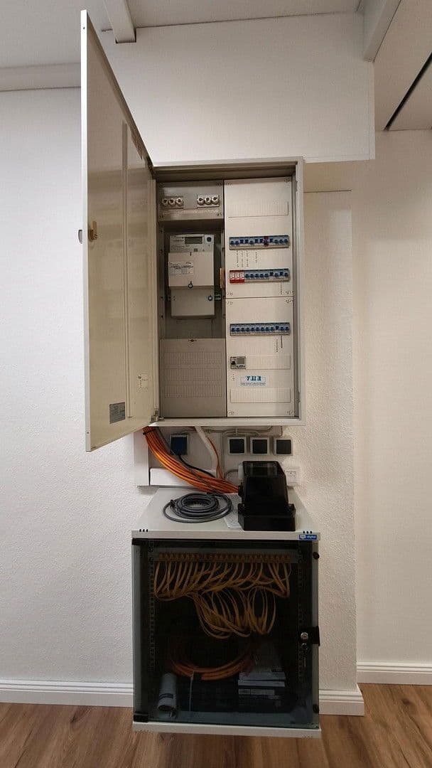 Prenájom kancelárie 130 m², Pfingstbrunnenstraße 1b, Schwalbach am Taunus, Hesensko Prenájom kancelárie 130 m², Pfingstbrunnenstraße 1b, Schwalbach am Taunus, Hesensko