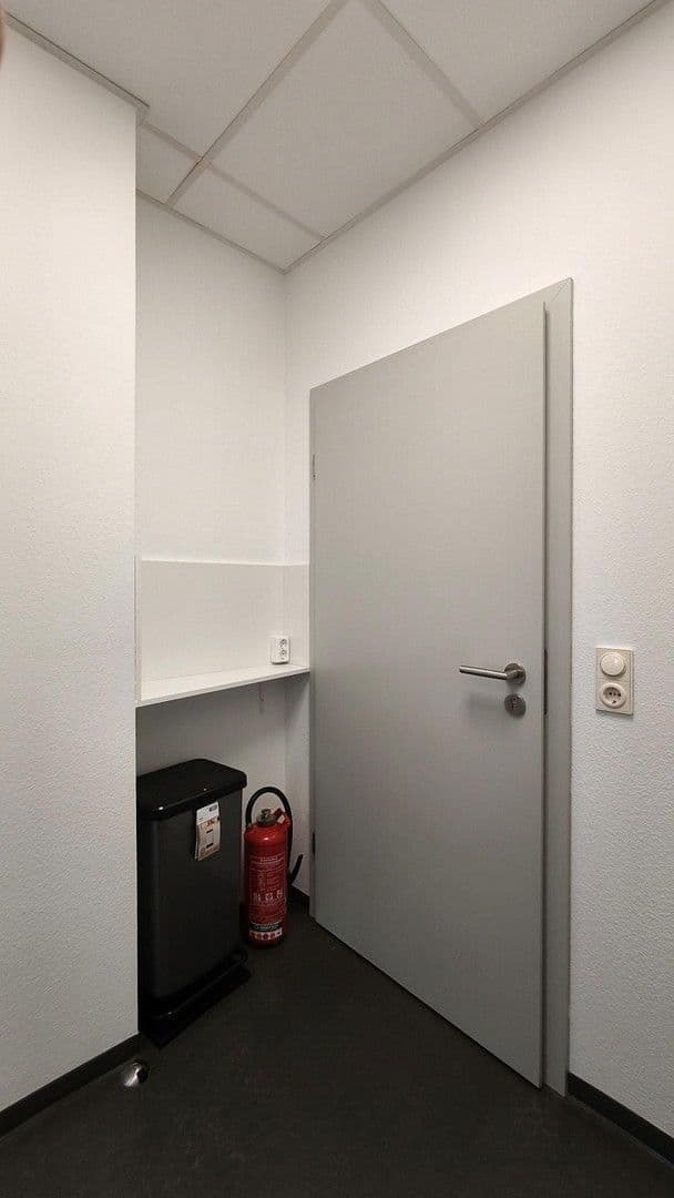 Prenájom kancelárie 130 m², Pfingstbrunnenstraße 1b, Schwalbach am Taunus, Hesensko Prenájom kancelárie 130 m², Pfingstbrunnenstraße 1b, Schwalbach am Taunus, Hesensko