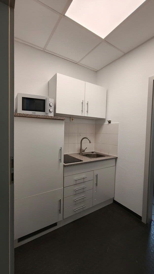 Prenájom kancelárie 130 m², Pfingstbrunnenstraße 1b, Schwalbach am Taunus, Hesensko Prenájom kancelárie 130 m², Pfingstbrunnenstraße 1b, Schwalbach am Taunus, Hesensko