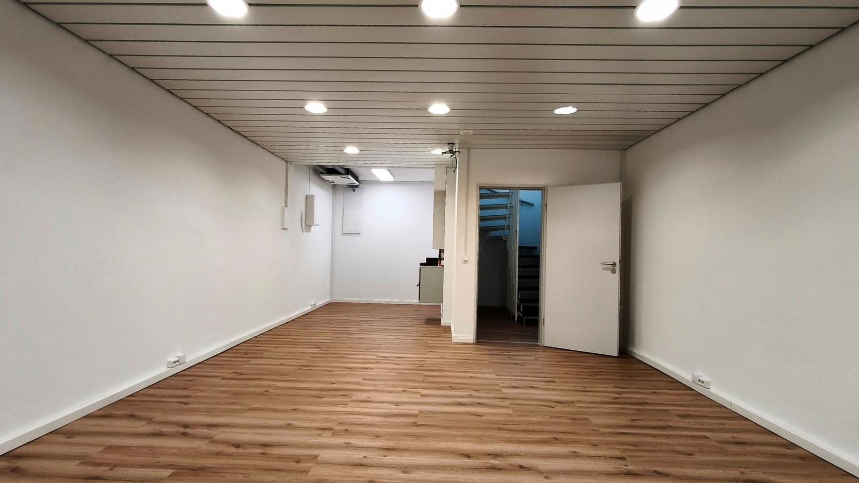 Prenájom kancelárie 130 m², Pfingstbrunnenstraße 1b, Schwalbach am Taunus, Hesensko Prenájom kancelárie 130 m², Pfingstbrunnenstraße 1b, Schwalbach am Taunus, Hesensko