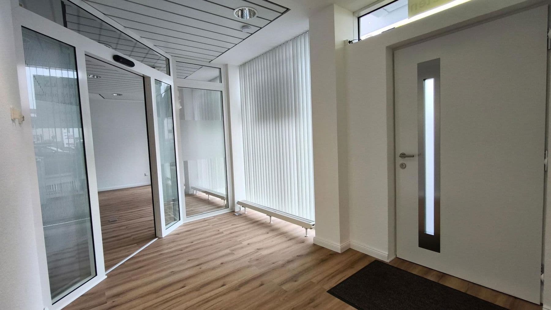 Prenájom kancelárie 130 m², Pfingstbrunnenstraße 1b, Schwalbach am Taunus, Hesensko Prenájom kancelárie 130 m², Pfingstbrunnenstraße 1b, Schwalbach am Taunus, Hesensko