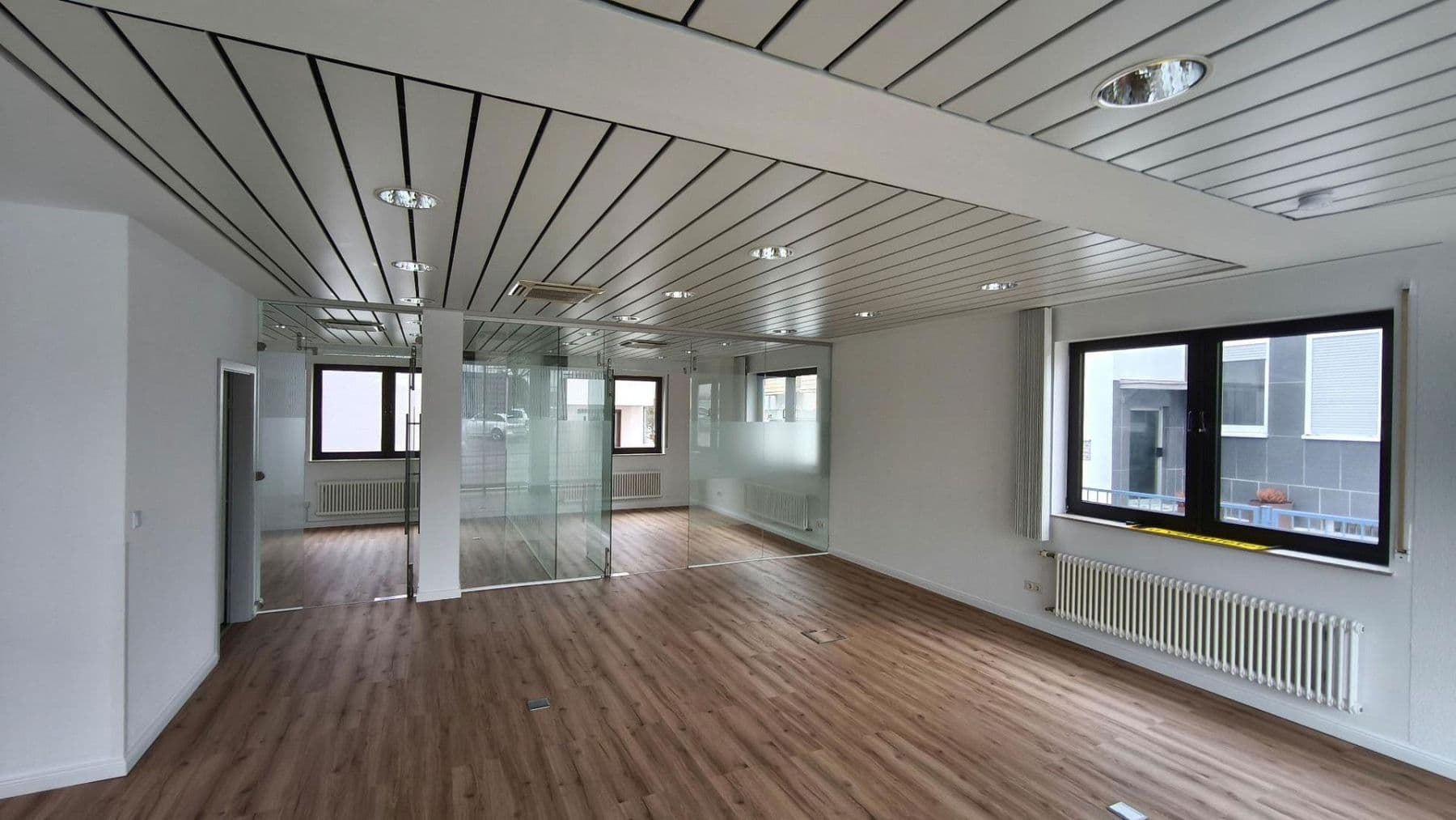 Prenájom kancelárie 130 m², Pfingstbrunnenstraße 1b, Schwalbach am Taunus, Hesensko Prenájom kancelárie 130 m², Pfingstbrunnenstraße 1b, Schwalbach am Taunus, Hesensko