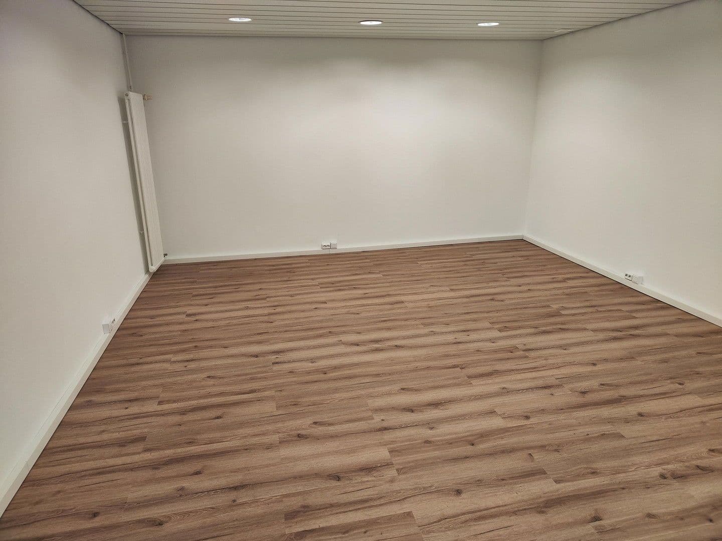 Prenájom kancelárie 130 m², Pfingstbrunnenstraße 1b, Schwalbach am Taunus, Hesensko Prenájom kancelárie 130 m², Pfingstbrunnenstraße 1b, Schwalbach am Taunus, Hesensko