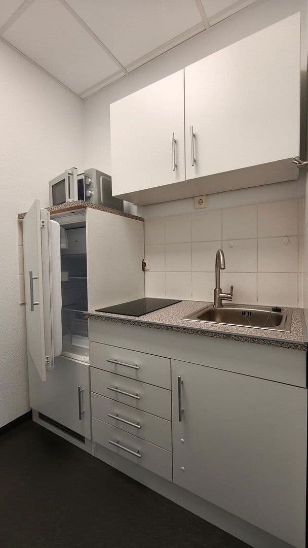 Prenájom kancelárie 130 m², Pfingstbrunnenstraße 1b, Schwalbach am Taunus, Hesensko Prenájom kancelárie 130 m², Pfingstbrunnenstraße 1b, Schwalbach am Taunus, Hesensko