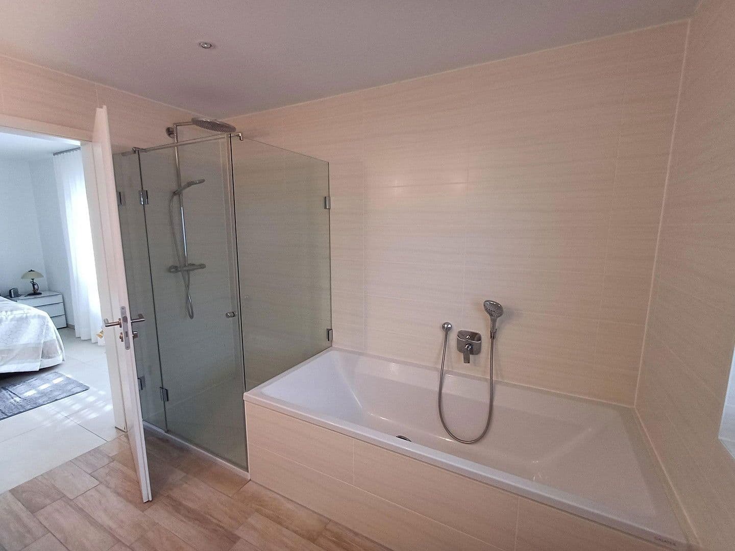 Predaj bytu 5-izbový 168 m², Frankfurt am Main, Hesensko Predaj bytu 5-izbový 168 m², Frankfurt am Main, Hesensko