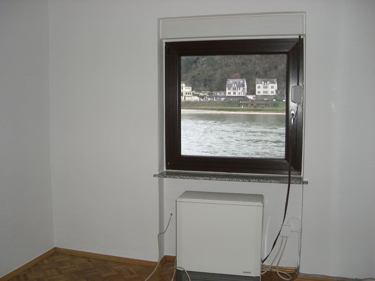 Predaj domu 145 m², pozemek 220 m², Rheinstrasse 28, Sankt Goarshausen, Porýnie-Falcko Predaj domu 145 m², pozemek 220 m², Rheinstrasse 28, Sankt Goarshausen, Porýnie-Falcko