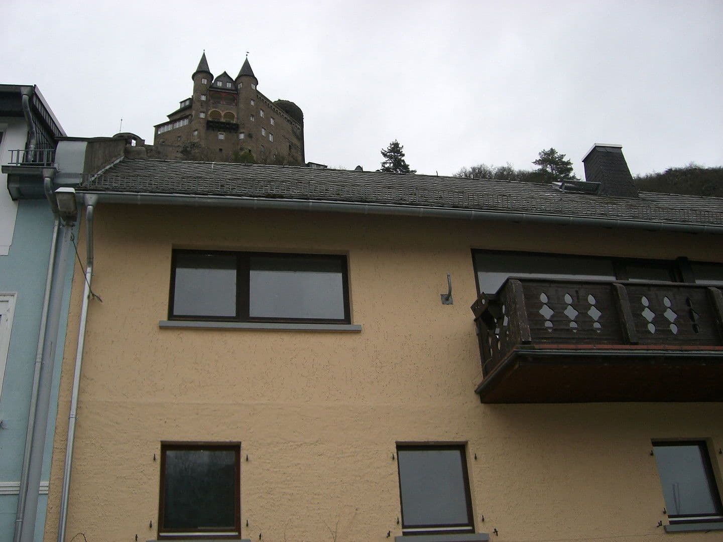 Predaj domu 145 m², pozemek 220 m², Rheinstrasse 28, Sankt Goarshausen, Porýnie-Falcko Predaj domu 145 m², pozemek 220 m², Rheinstrasse 28, Sankt Goarshausen, Porýnie-Falcko