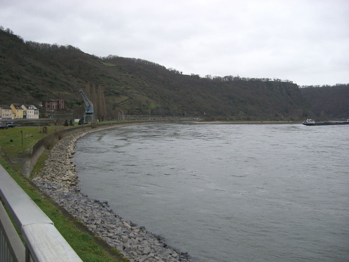 Predaj domu 145 m², pozemek 220 m², Rheinstrasse 28, Sankt Goarshausen, Porýnie-Falcko Predaj domu 145 m², pozemek 220 m², Rheinstrasse 28, Sankt Goarshausen, Porýnie-Falcko