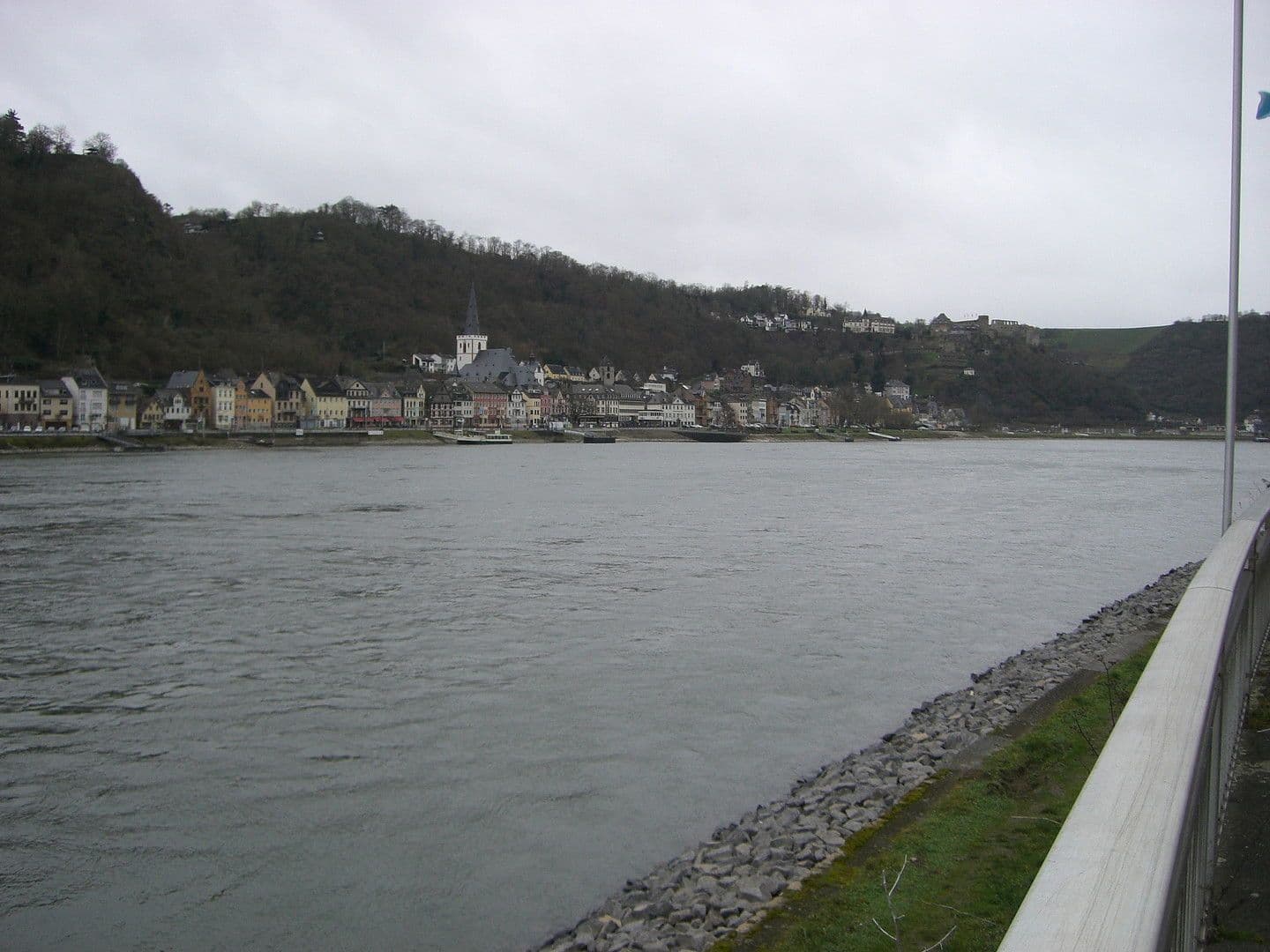 Predaj domu 145 m², pozemek 220 m², Rheinstrasse 28, Sankt Goarshausen, Porýnie-Falcko Predaj domu 145 m², pozemek 220 m², Rheinstrasse 28, Sankt Goarshausen, Porýnie-Falcko