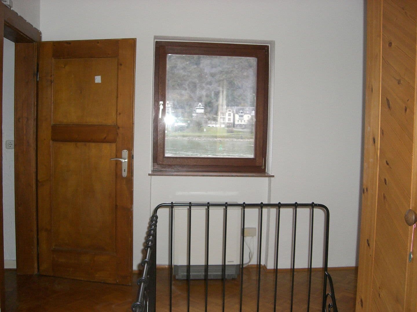 Predaj domu 145 m², pozemek 220 m², Rheinstrasse 28, Sankt Goarshausen, Porýnie-Falcko Predaj domu 145 m², pozemek 220 m², Rheinstrasse 28, Sankt Goarshausen, Porýnie-Falcko