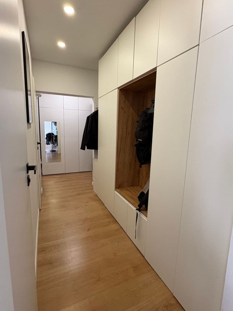 Predaj bytu 3-izbový 61 m², Jozefa Cígera Hronského, Nové Mesto, Bratislavský kraj Predaj bytu 3-izbový 61 m², Jozefa Cígera Hronského, Nové Mesto, Bratislavský kraj