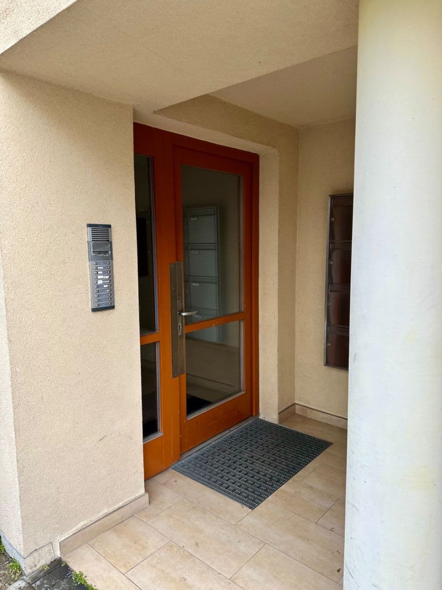 Predaj bytu 1-izbový 33 m², Nad Rokoskou, Praha, Praha Predaj bytu 1-izbový 33 m², Nad Rokoskou, Praha, Praha