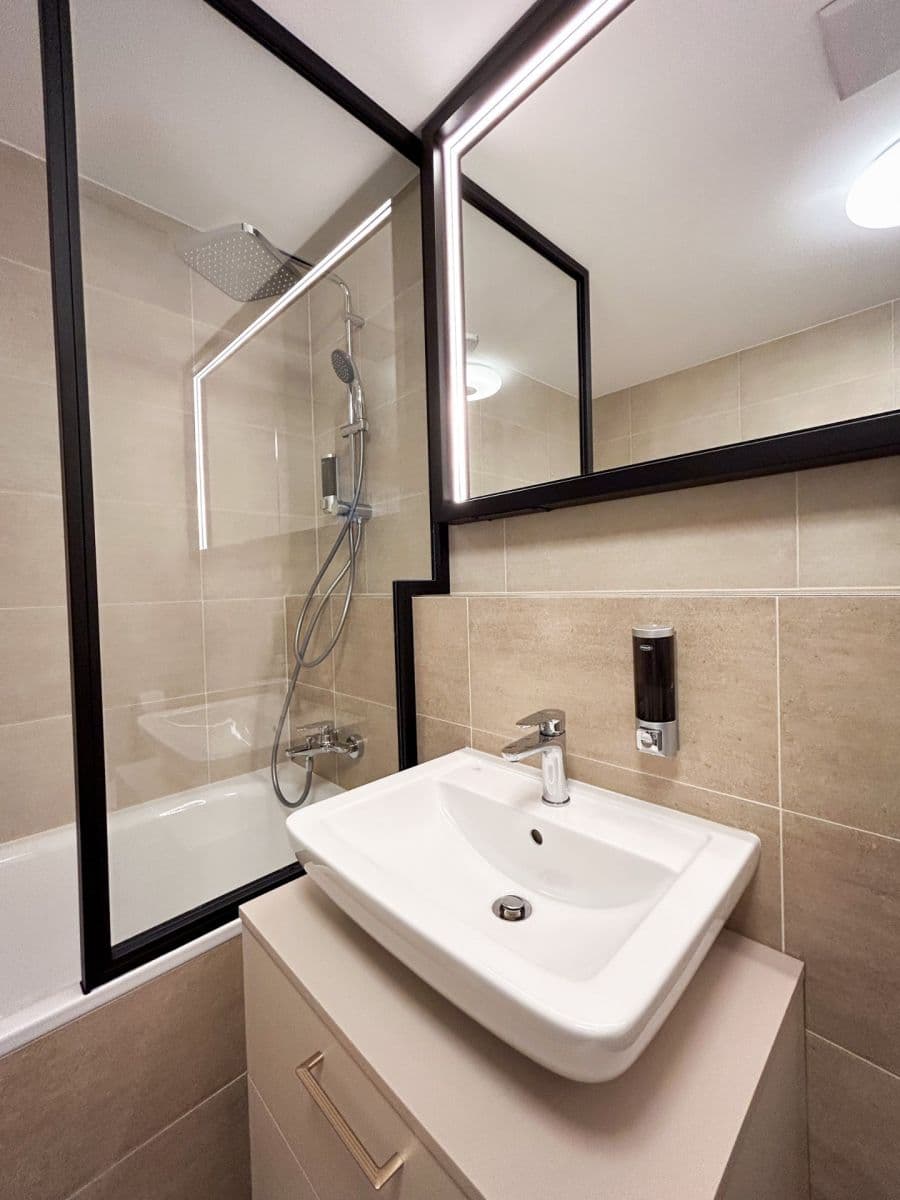 Prenájom bytu 1-izbový 32 m², Olgy Havlové, Praha, Praha Prenájom bytu 1-izbový 32 m², Olgy Havlové, Praha, Praha