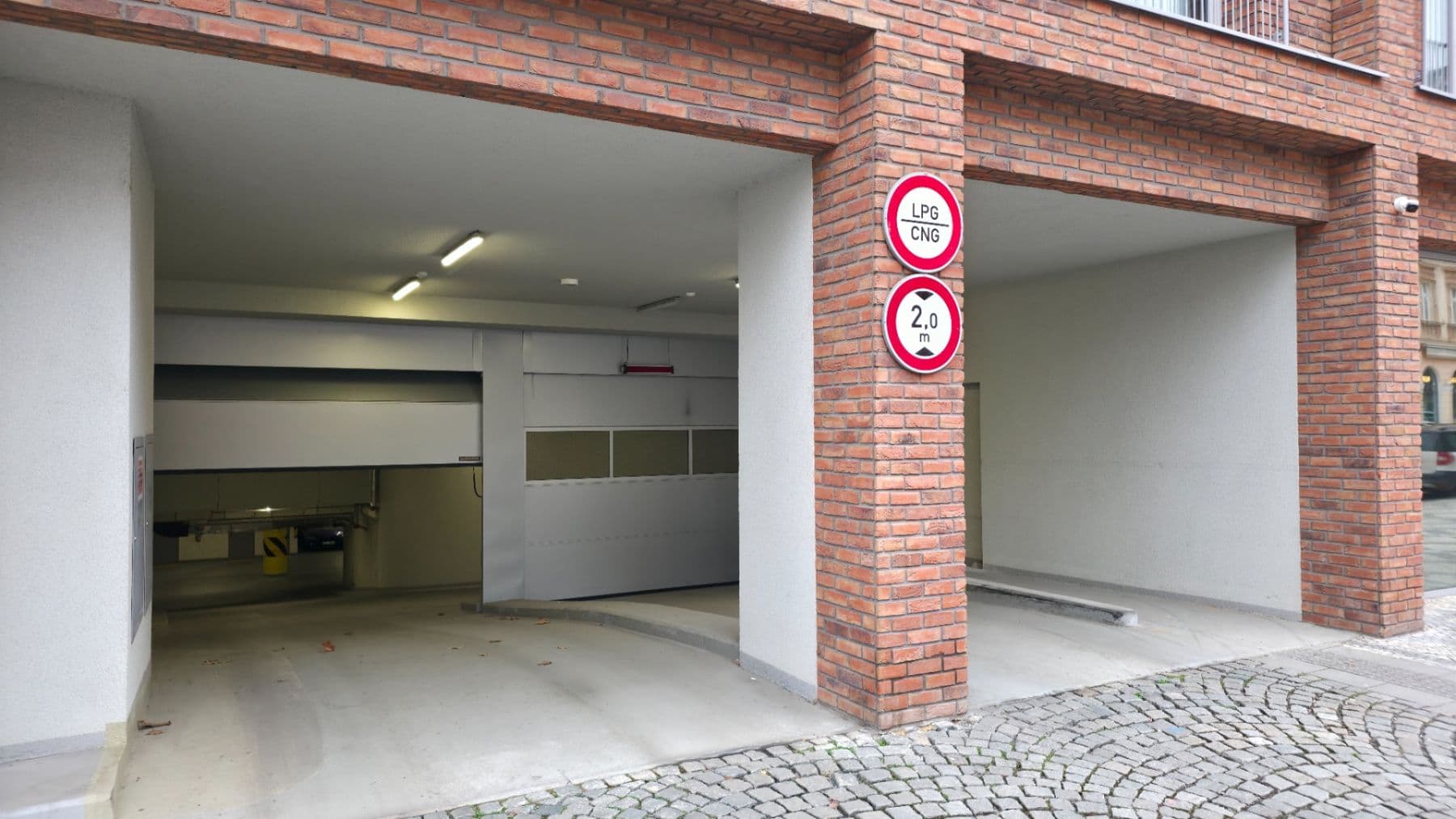 Prenájom garáže 14 m², Křižíkova, Praha, Praha Prenájom garáže 14 m², Křižíkova, Praha, Praha