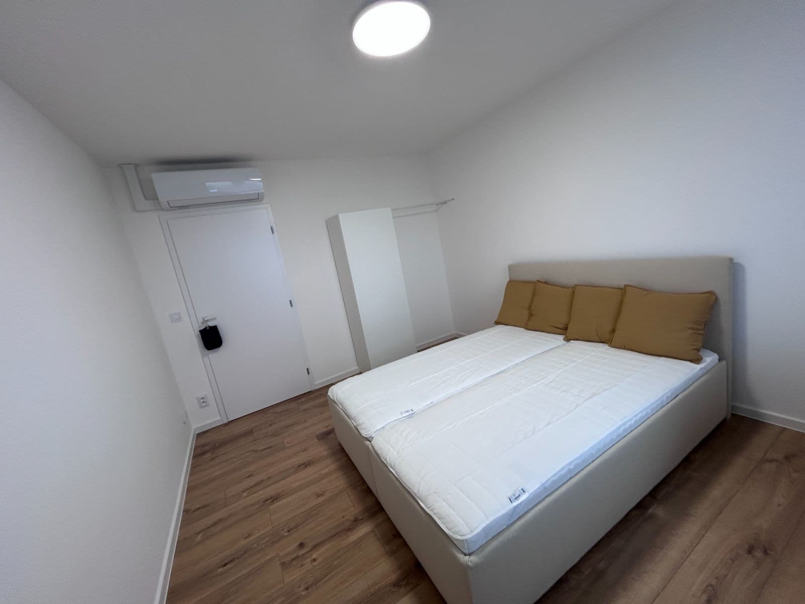 Prenájom bytu 4-izbový 78 m², Suchý vršek, Praha, Praha Prenájom bytu 4-izbový 78 m², Suchý vršek, Praha, Praha