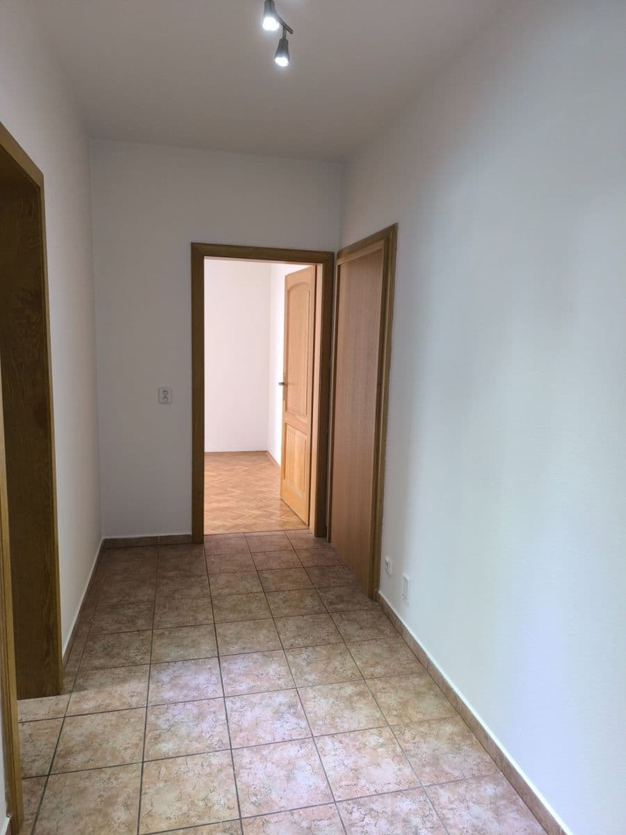 Prenájom bytu 1-izbový 36 m², Sadová, České Budějovice, Jihočeský kraj Prenájom bytu 1-izbový 36 m², Sadová, České Budějovice, Jihočeský kraj