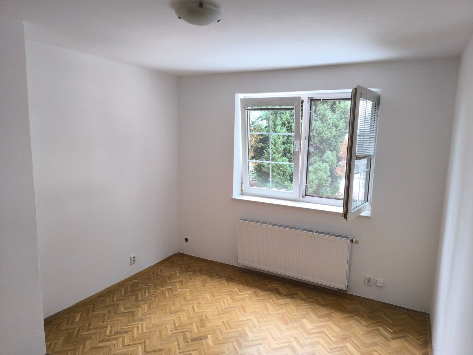 Prenájom bytu 1-izbový 36 m², Sadová, České Budějovice, Jihočeský kraj Prenájom bytu 1-izbový 36 m², Sadová, České Budějovice, Jihočeský kraj