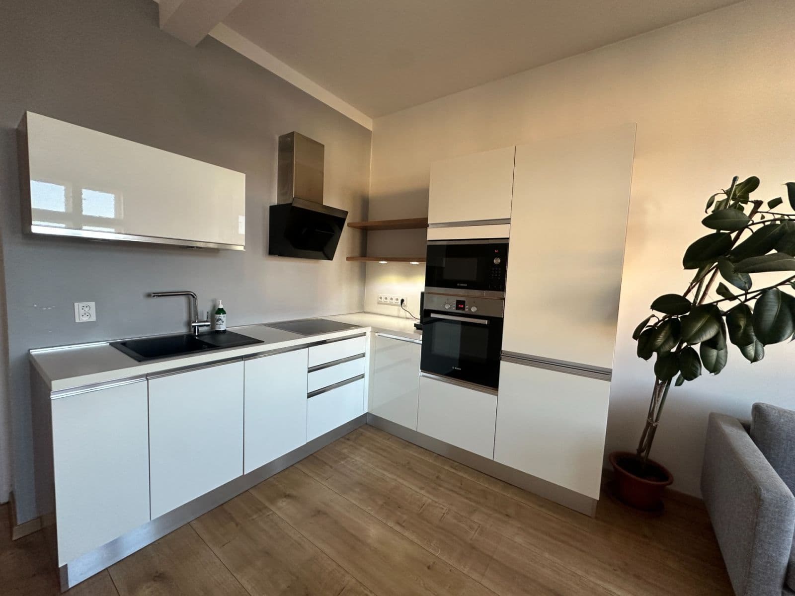 Prenájom bytu 2-izbový 49 m², Masarykovo nám., Hradec Králové, Královéhradecký kraj Prenájom bytu 2-izbový 49 m², Masarykovo nám., Hradec Králové, Královéhradecký kraj