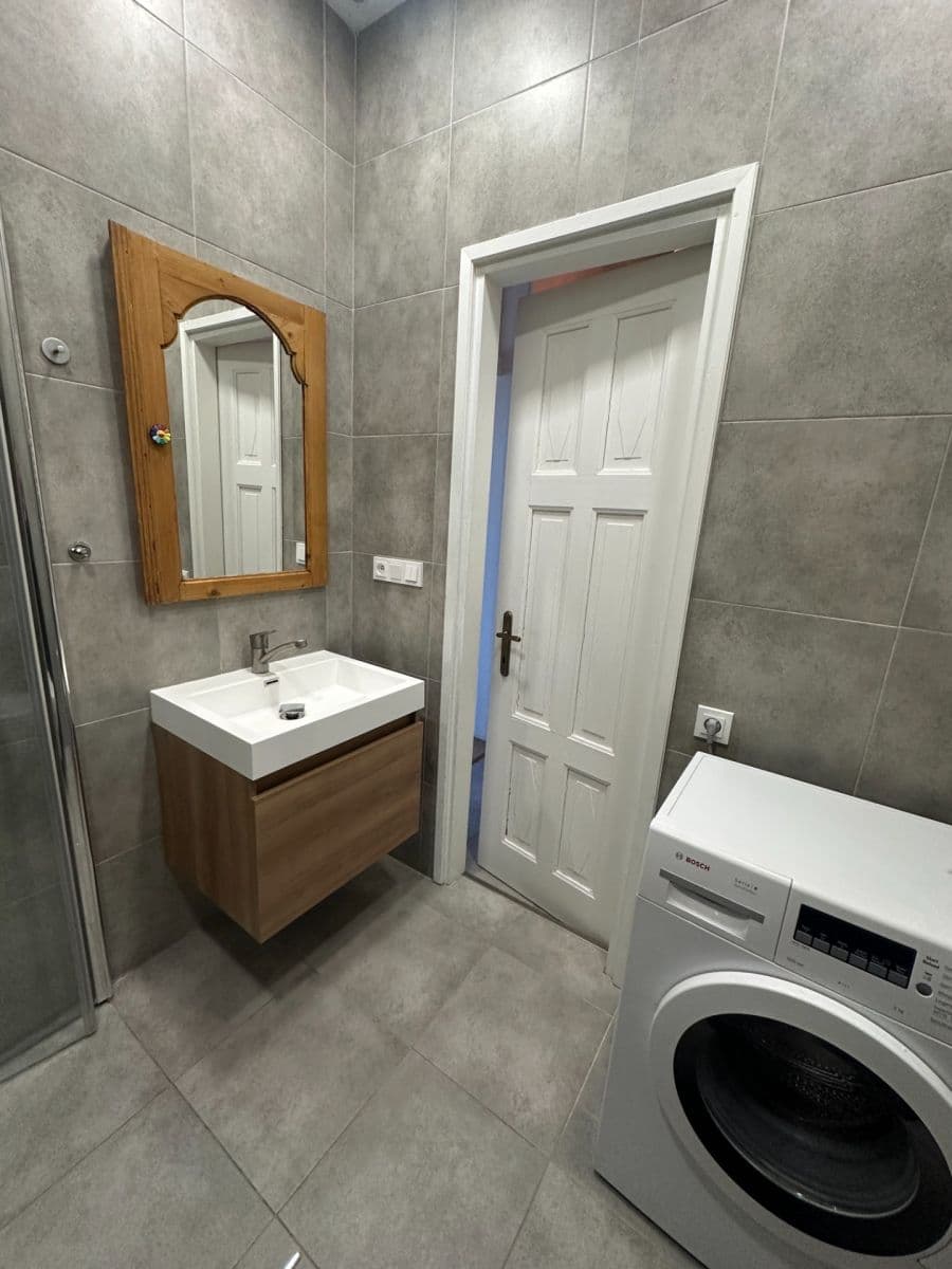 Prenájom bytu 2-izbový 49 m², Masarykovo nám., Hradec Králové, Královéhradecký kraj Prenájom bytu 2-izbový 49 m², Masarykovo nám., Hradec Králové, Královéhradecký kraj