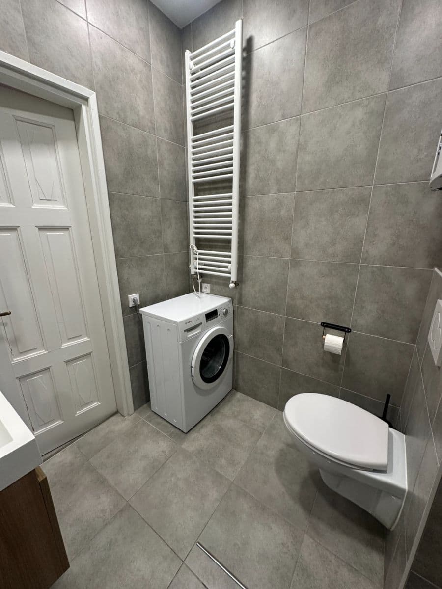 Prenájom bytu 2-izbový 49 m², Masarykovo nám., Hradec Králové, Královéhradecký kraj Prenájom bytu 2-izbový 49 m², Masarykovo nám., Hradec Králové, Královéhradecký kraj