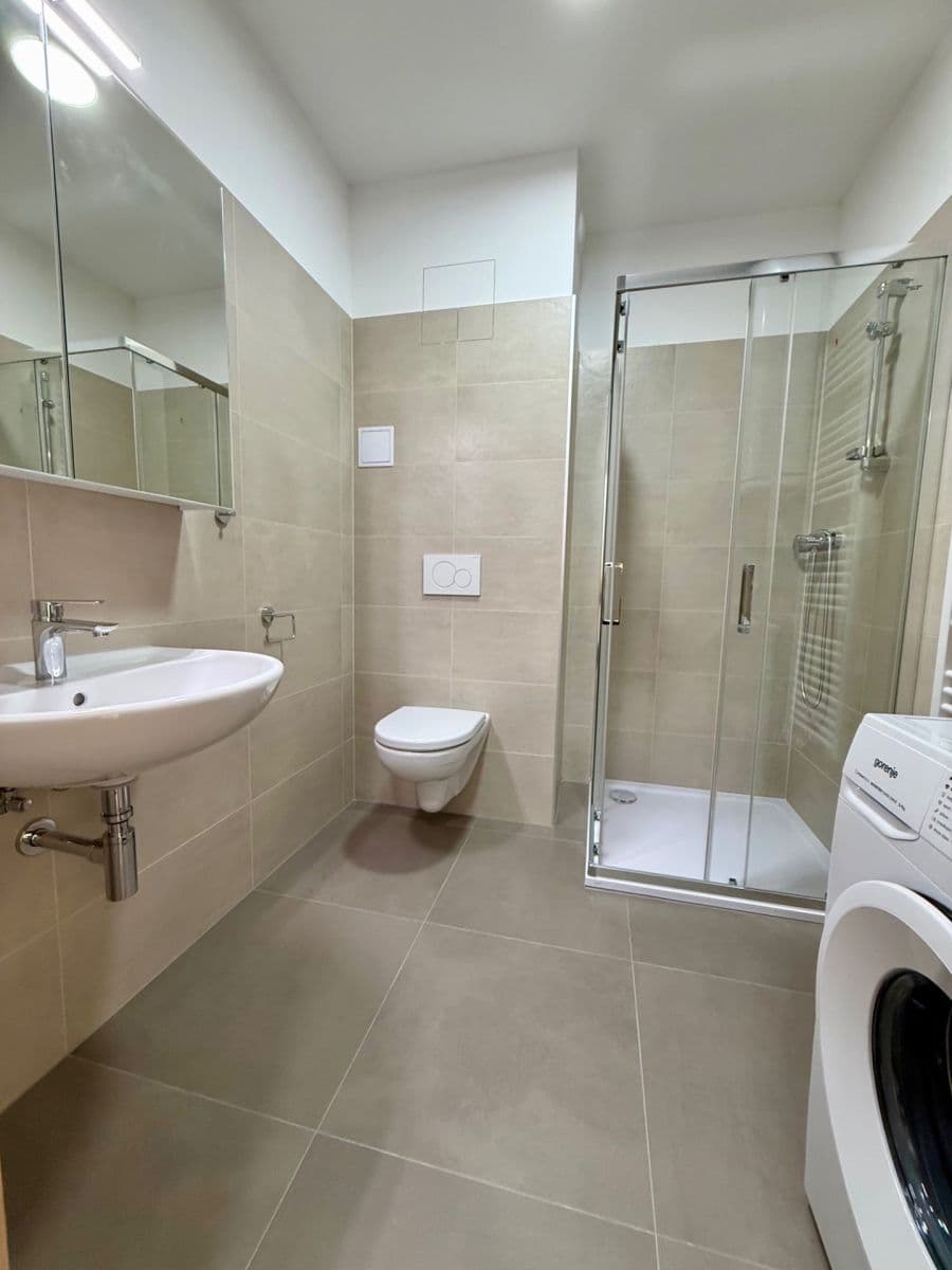 Prenájom bytu 1-izbový 33 m², Mochovská, Praha, Praha Prenájom bytu 1-izbový 33 m², Mochovská, Praha, Praha