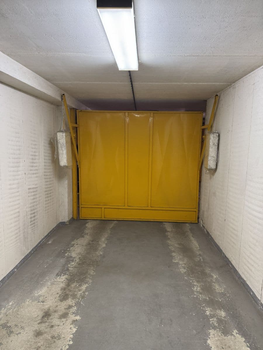 Predaj garáže 18 m², Praha, Praha Predaj garáže 18 m², Praha, Praha