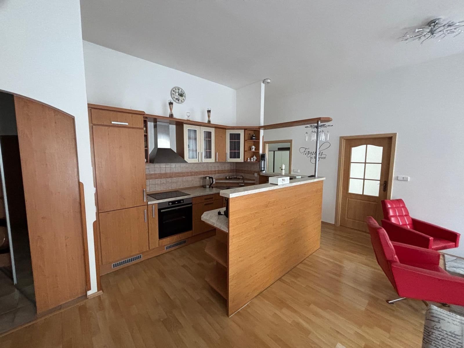 Prenájom bytu 3-izbový 78 m², Jana Morávka, Jílové u Prahy, Středočeský kraj Prenájom bytu 3-izbový 78 m², Jana Morávka, Jílové u Prahy, Středočeský kraj