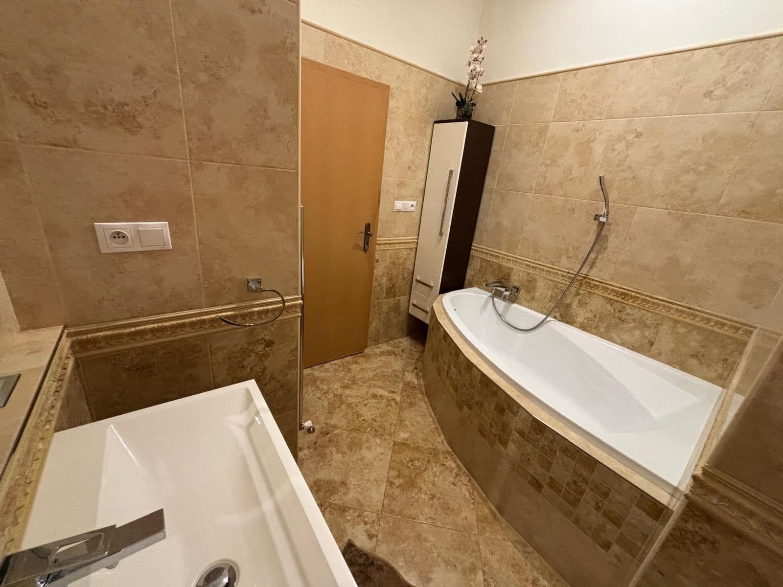 Prenájom bytu 3-izbový 78 m², Jana Morávka, Jílové u Prahy, Středočeský kraj Prenájom bytu 3-izbový 78 m², Jana Morávka, Jílové u Prahy, Středočeský kraj