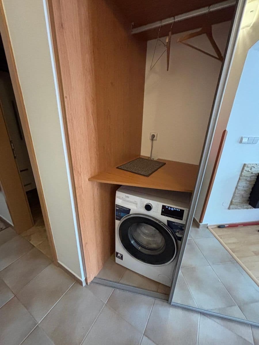 Prenájom bytu 3-izbový 78 m², Jana Morávka, Jílové u Prahy, Středočeský kraj Prenájom bytu 3-izbový 78 m², Jana Morávka, Jílové u Prahy, Středočeský kraj