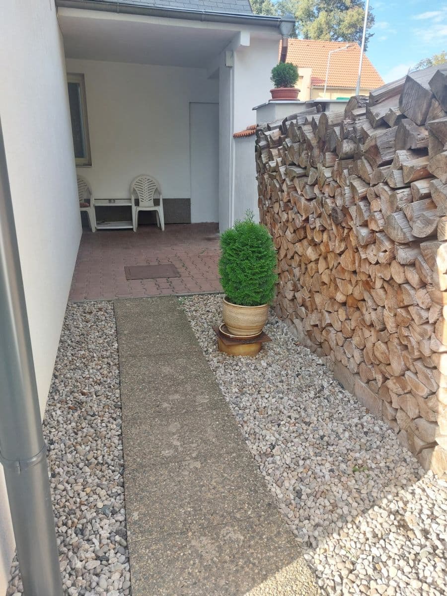 Prenájom domu 220 m², pozemek 883 m², Tyršova náves, Vysoký Újezd, Středočeský kraj Prenájom domu 220 m², pozemek 883 m², Tyršova náves, Vysoký Újezd, Středočeský kraj