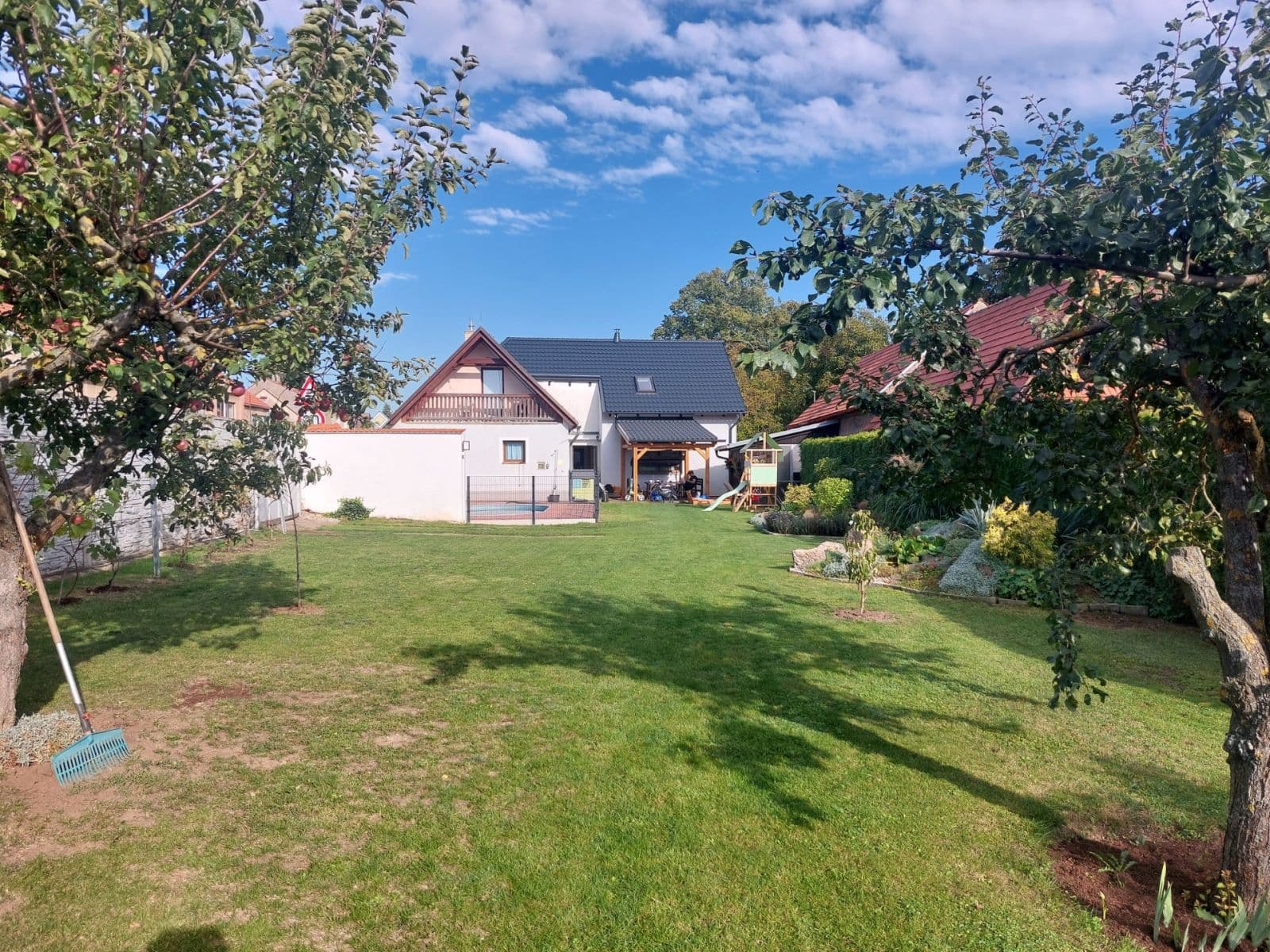 Prenájom domu 220 m², pozemek 883 m², Tyršova náves, Vysoký Újezd, Středočeský kraj Prenájom domu 220 m², pozemek 883 m², Tyršova náves, Vysoký Újezd, Středočeský kraj