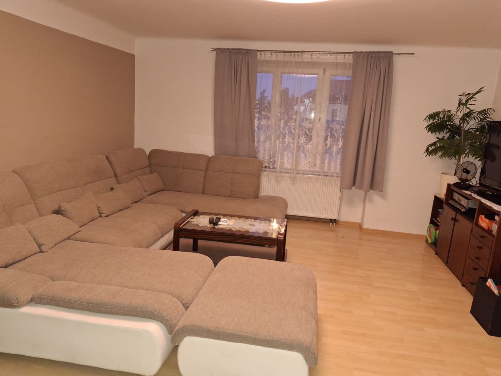 Prenájom domu 220 m², pozemek 883 m², Tyršova náves, Vysoký Újezd, Středočeský kraj Prenájom domu 220 m², pozemek 883 m², Tyršova náves, Vysoký Újezd, Středočeský kraj