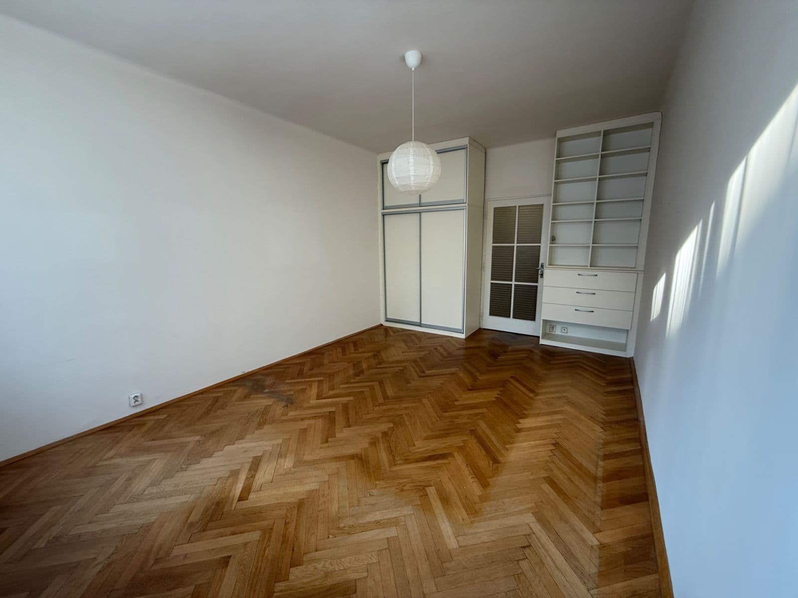 Prenájom bytu 1-izbový 32 m², Opatovická, Praha, Praha Prenájom bytu 1-izbový 32 m², Opatovická, Praha, Praha
