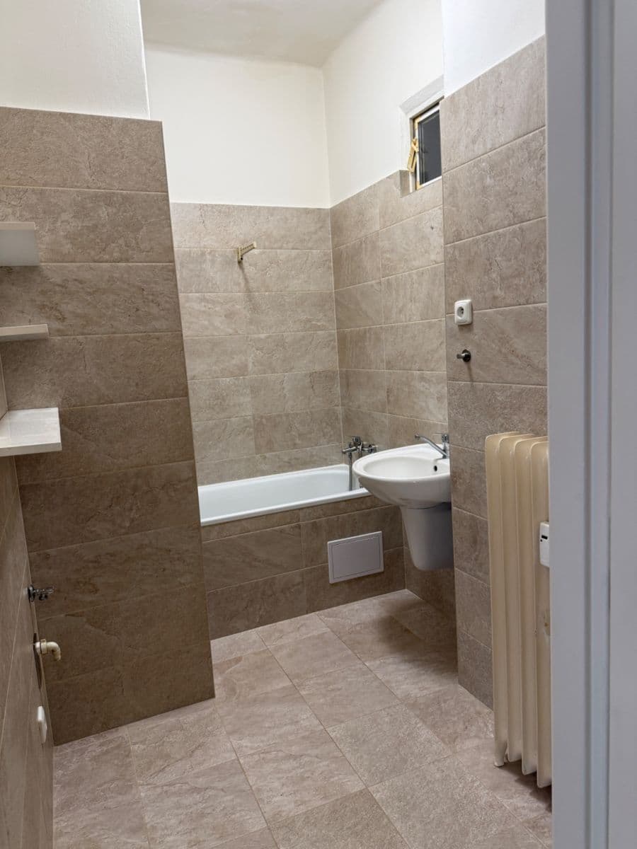 Prenájom bytu 1-izbový 32 m², Opatovická, Praha, Praha Prenájom bytu 1-izbový 32 m², Opatovická, Praha, Praha