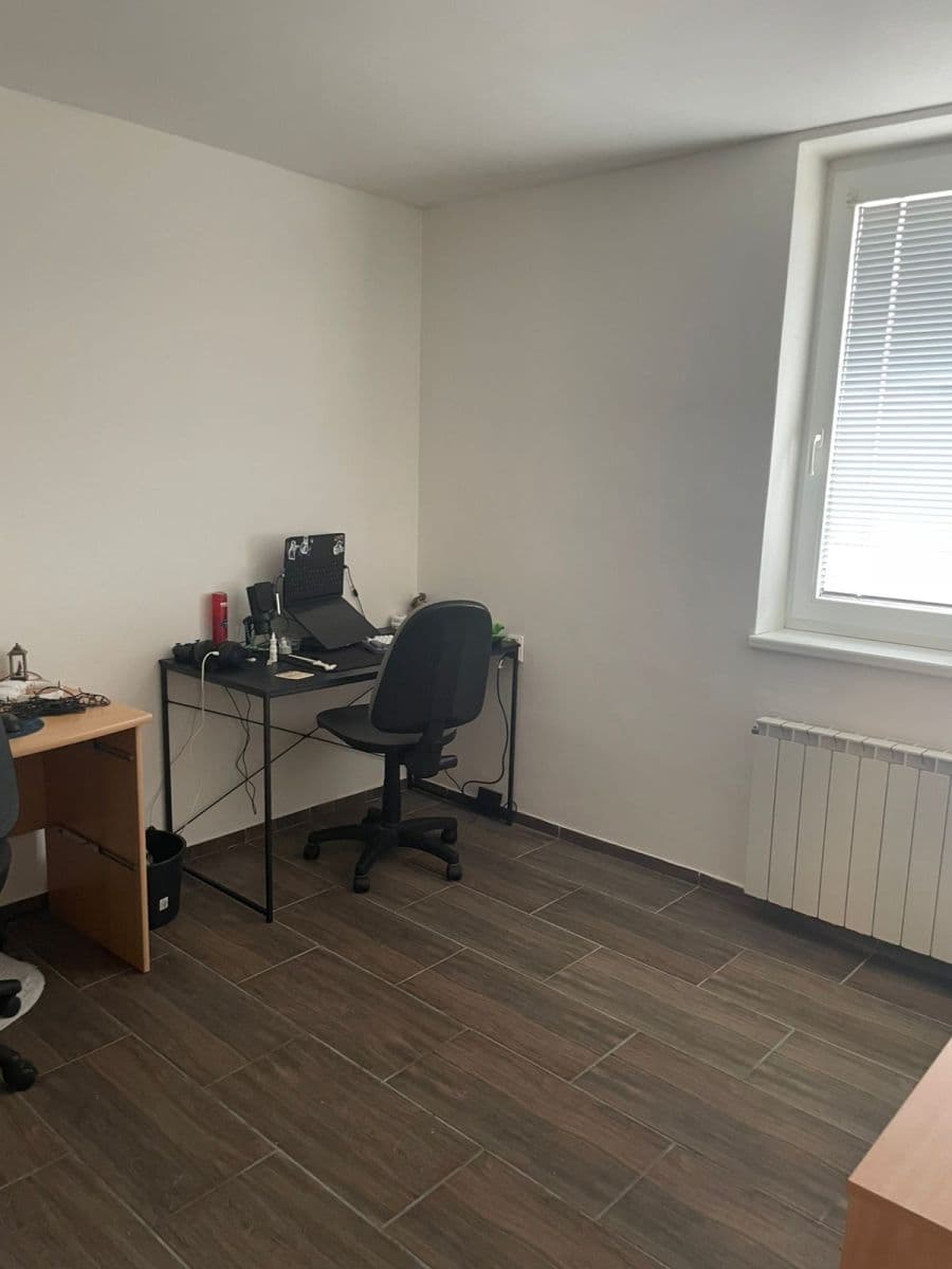 Prenájom bytu 3-izbový 75 m², Přeloučská, Pardubice, Pardubický kraj Prenájom bytu 3-izbový 75 m², Přeloučská, Pardubice, Pardubický kraj