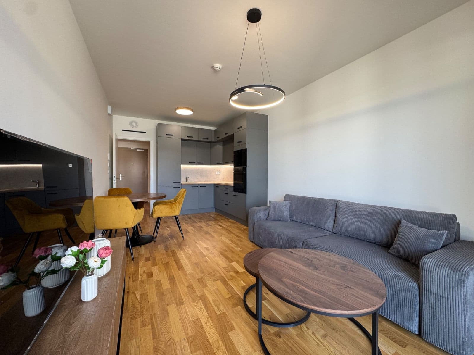 Prenájom bytu 2-izbový 52 m², Bottova, Bratislava - mestská časť Staré Mesto, Bratislavský kraj Prenájom bytu 2-izbový 52 m², Bottova, Bratislava - mestská časť Staré Mesto, Bratislavský kraj