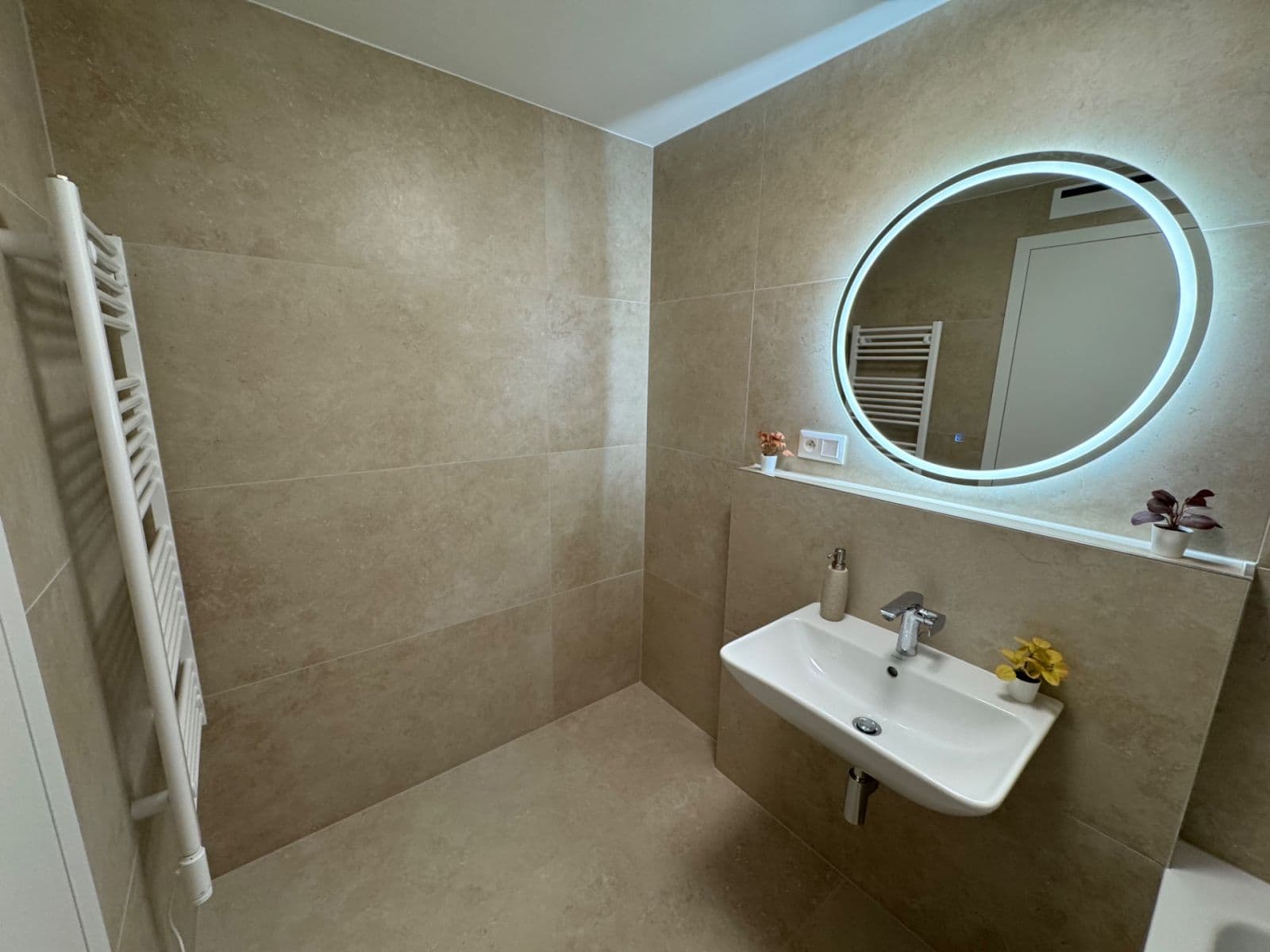 Prenájom bytu 2-izbový 52 m², Bottova, Bratislava - mestská časť Staré Mesto, Bratislavský kraj Prenájom bytu 2-izbový 52 m², Bottova, Bratislava - mestská časť Staré Mesto, Bratislavský kraj